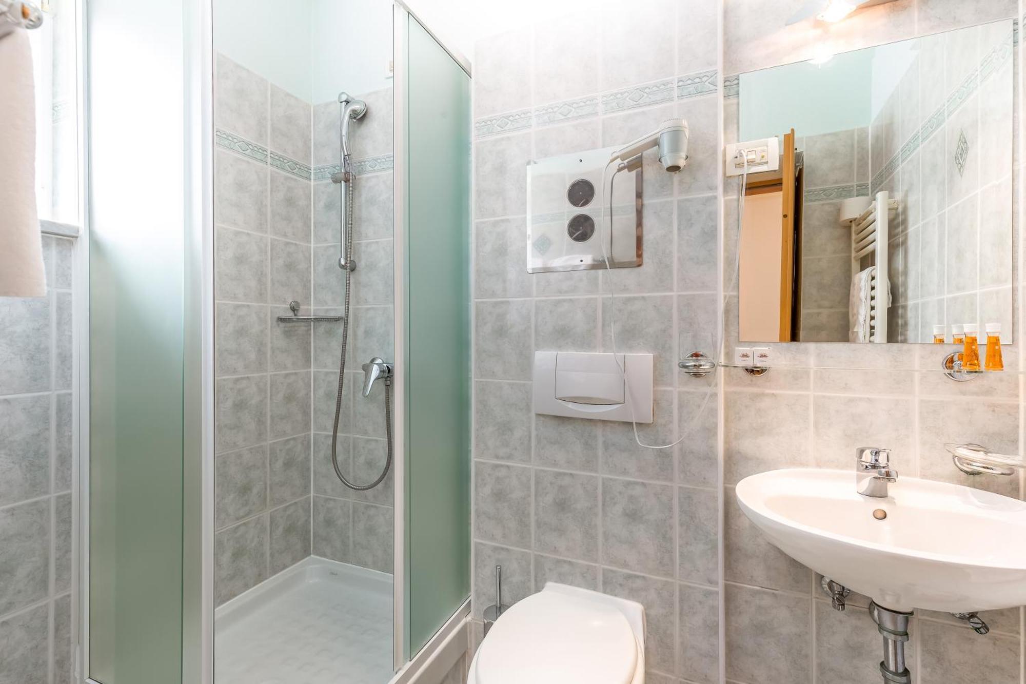 אופטיה Hotel Galeb מראה חיצוני תמונה